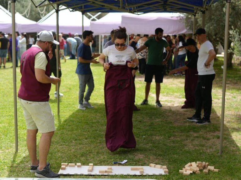 photo_5823490691894987278_y