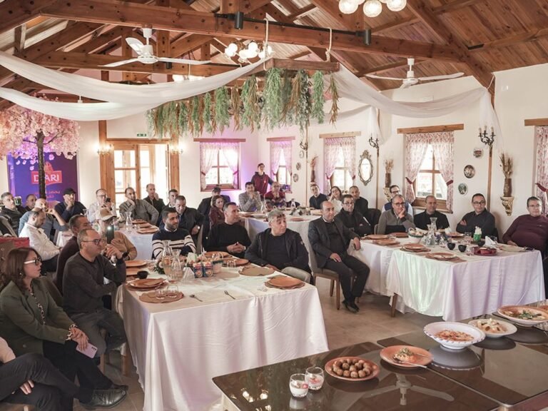 photo_5823490691894987351_y