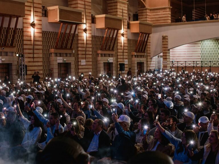 photo_5825874931320210893_y