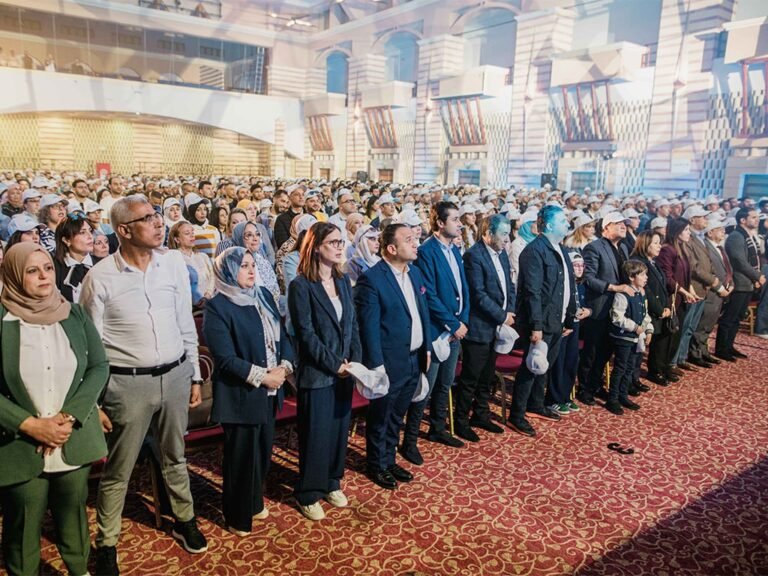 photo_5825874931320210894_y